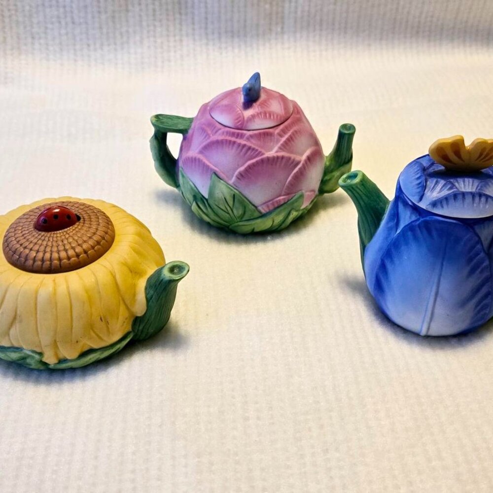 Avon 1995 Mini Teapot Collection